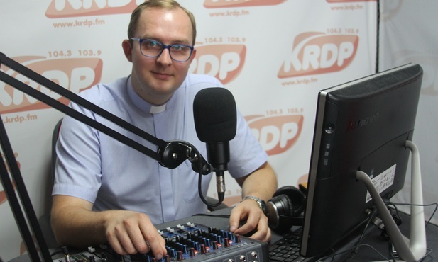 Przez media do wspólnoty