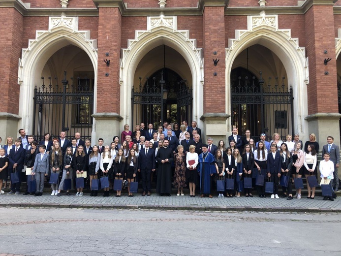 Uczniowie z Gilowic na gali w Collegium Novum UJ - 2021