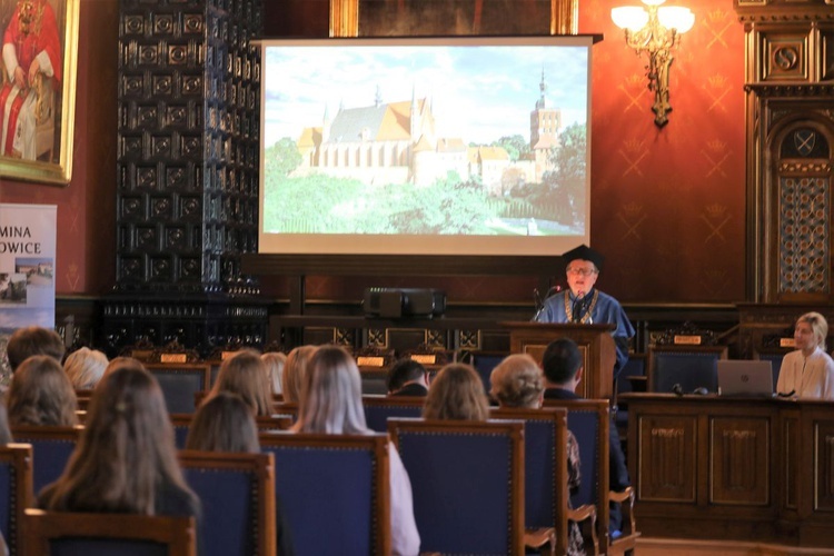 Uczniowie z Gilowic na gali w Collegium Novum UJ - 2021