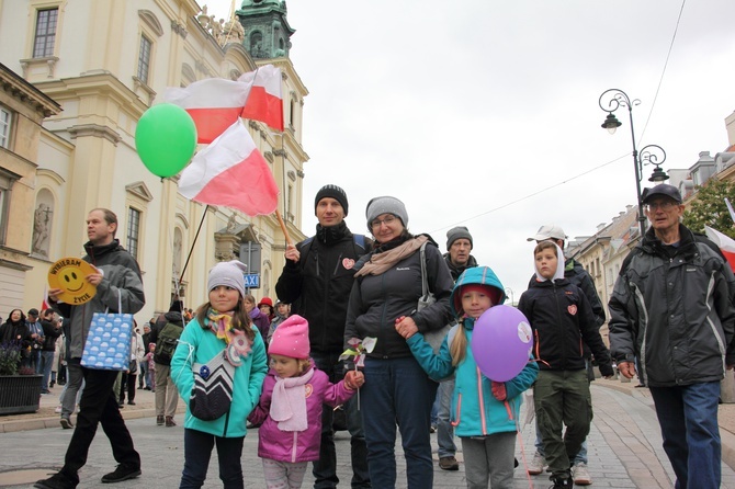 XVI Narodowy Marsz Życia i Rodziny przeszedł ulicami Warszawy [GALERIA]