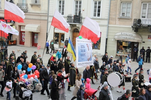 XVI Narodowy Marsz Życia i Rodziny przeszedł ulicami Warszawy [GALERIA]