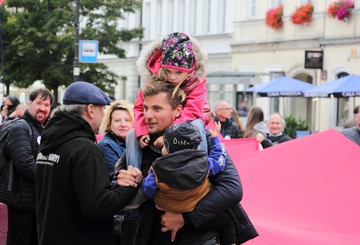 XVI Narodowy Marsz Życia i Rodziny przeszedł ulicami Warszawy [GALERIA]