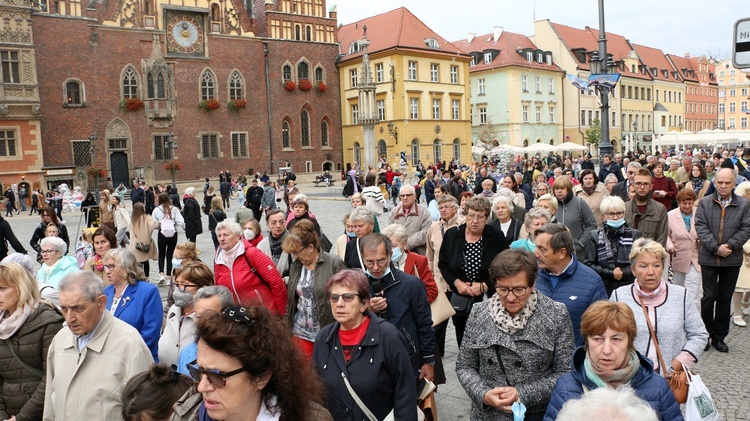 Procesja z relikwiami św. Stanisława i św. Doroty przez Wrocław