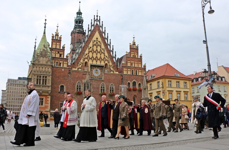 Procesja z relikwiami św. Stanisława i św. Doroty przez Wrocław