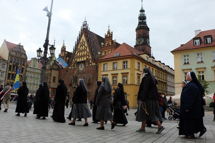 Procesja z relikwiami św. Stanisława i św. Doroty przez Wrocław