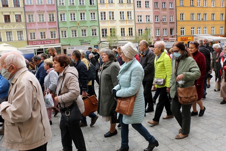 Procesja z relikwiami św. Stanisława i św. Doroty przez Wrocław