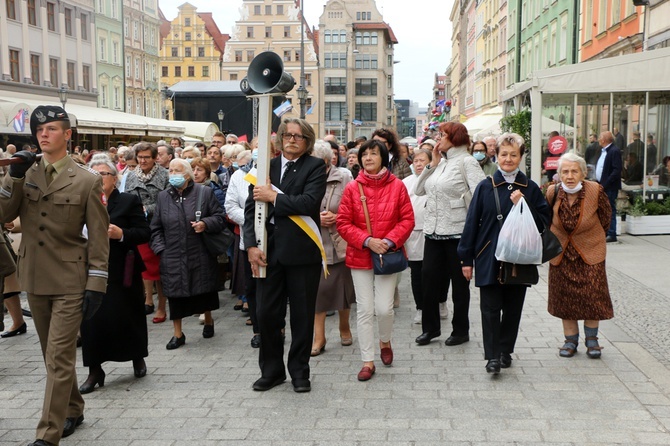 Procesja z relikwiami św. Stanisława i św. Doroty przez Wrocław