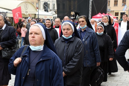 Procesja z relikwiami św. Stanisława i św. Doroty przez Wrocław