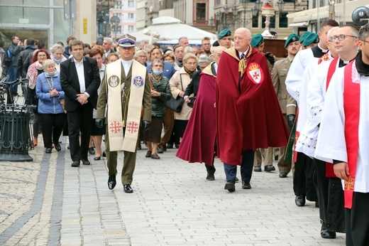 Procesja z relikwiami św. Stanisława i św. Doroty przez Wrocław