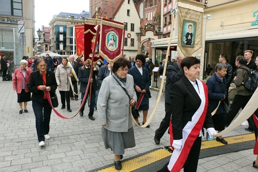 Procesja z relikwiami św. Stanisława i św. Doroty przez Wrocław