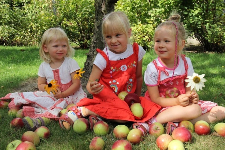 8 lat temu naszą akcję promowały trzy małe dziewczynki, dziś nastolatki.