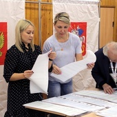 Jedna Rosja zdobywa 48 proc. w wyborach, przeliczono 70 proc. głosów