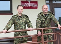 Kapitan SG Waldemar Bochnak i porucznik SG Janusz Tomaszewski