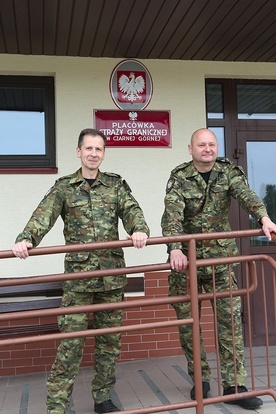 Kapitan SG Waldemar Bochnak i porucznik SG Janusz Tomaszewski