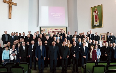 Pamiątkowa fotografia uczestników spotkania.