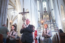 Nabożeństwo rozpoczęło się w strzegomskiej bazylice.