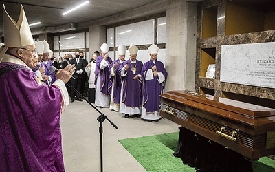 Kardynał Nycz przypomniał m.in. związki zmarłego z nowymi błogosławionymi.