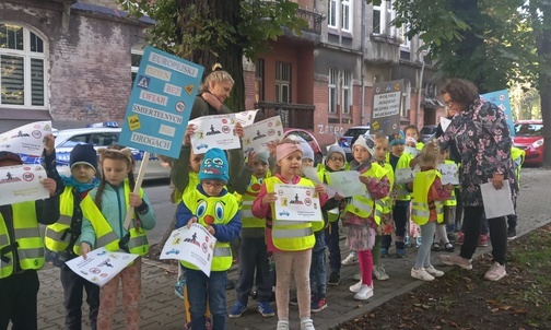 Mysłowice. Pajacyki, recytacja wiersza czy taniec – takie kary zamiast mandatów dostawali dziś [21.09.2021] kierowcy