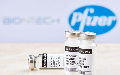Niedzielski: Zgodnie z peselami będziemy automatycznie wystawiać skierowanie na szczepienia trzecią dawką dla osób powyżej 50 lat