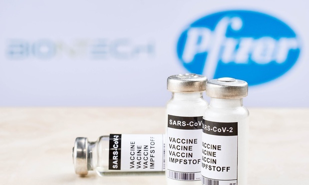 Niedzielski: Zgodnie z peselami będziemy automatycznie wystawiać skierowanie na szczepienia trzecią dawką dla osób powyżej 50 lat