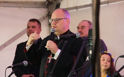 Biskup opolski dziękuje za wsparcie ofiar powodzi w zachodniej Europie i uchodźców z Afganistanu