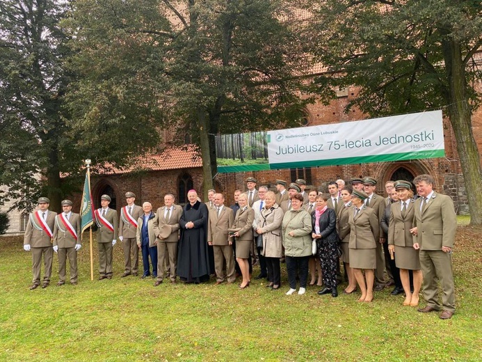 Bp Lityński poświęcił sztandar leśników z Ośna Lubuskiego