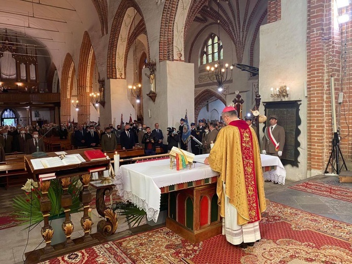 Bp Lityński poświęcił sztandar leśników z Ośna Lubuskiego