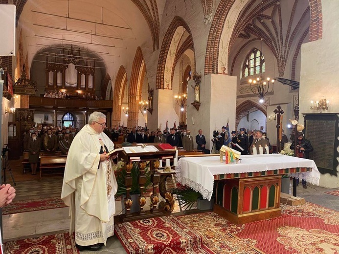 Bp Lityński poświęcił sztandar leśników z Ośna Lubuskiego