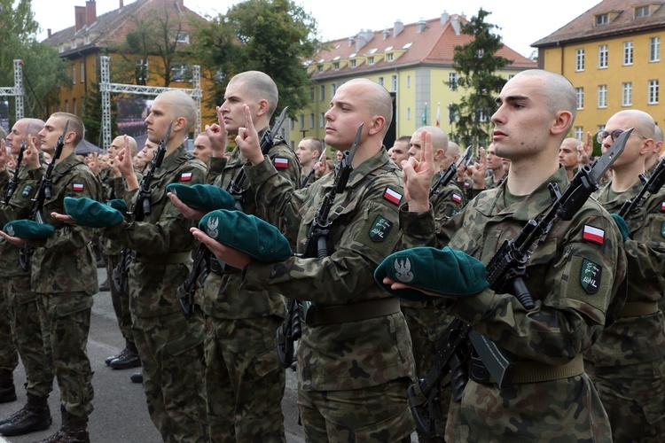 Przysięga podchorążych Akademii Wojsk Lądowych 2021