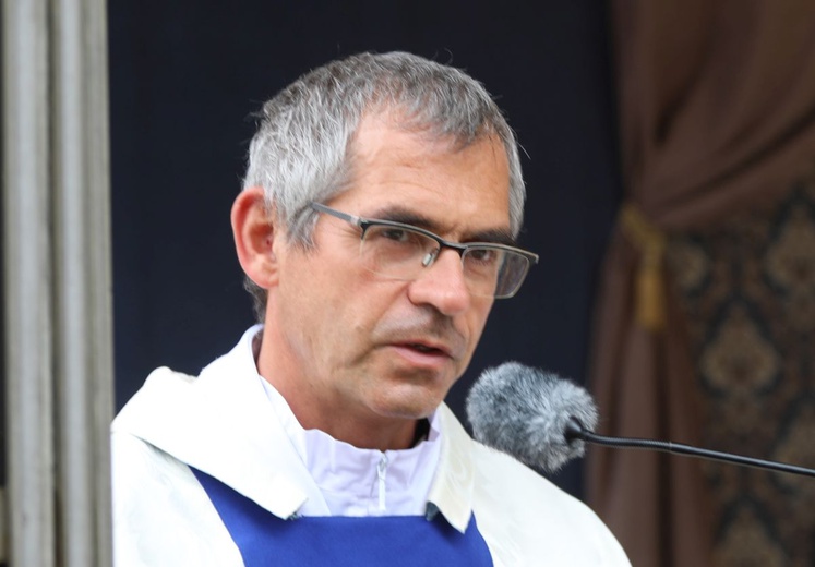 Ks. Tomasz Gorczyński, diecezjalny duszpasterz rodzin, zaprosił małżonków do odnowienia przyrzeczeń małżeńskich.