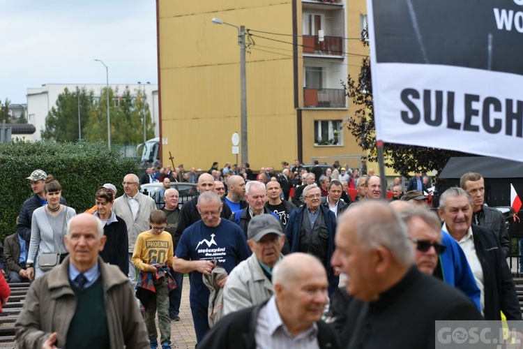 Mężczyźni dali świadectwo na ulicach Międzyrzecza