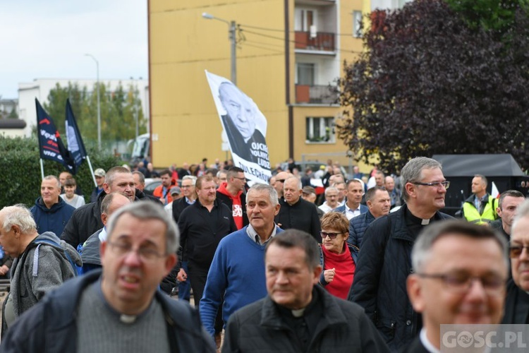 Mężczyźni dali świadectwo na ulicach Międzyrzecza