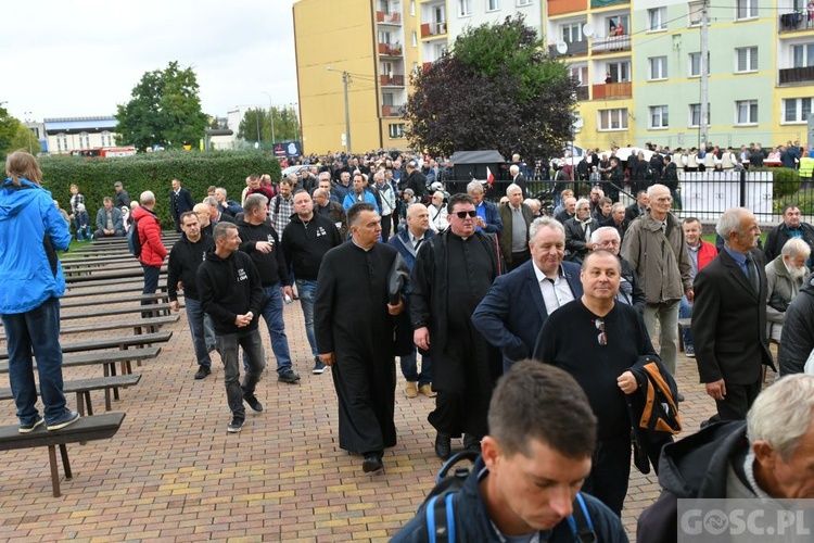 Mężczyźni dali świadectwo na ulicach Międzyrzecza