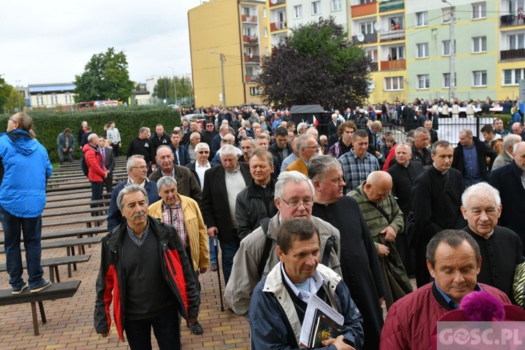 Mężczyźni dali świadectwo na ulicach Międzyrzecza