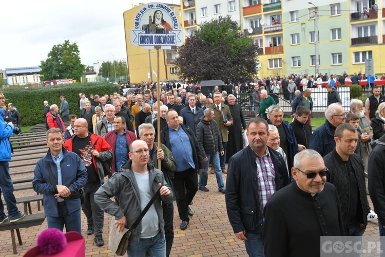 Mężczyźni dali świadectwo na ulicach Międzyrzecza