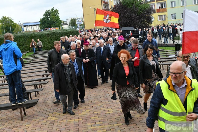 Mężczyźni dali świadectwo na ulicach Międzyrzecza