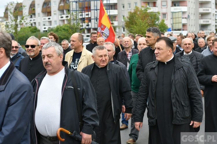 Mężczyźni dali świadectwo na ulicach Międzyrzecza