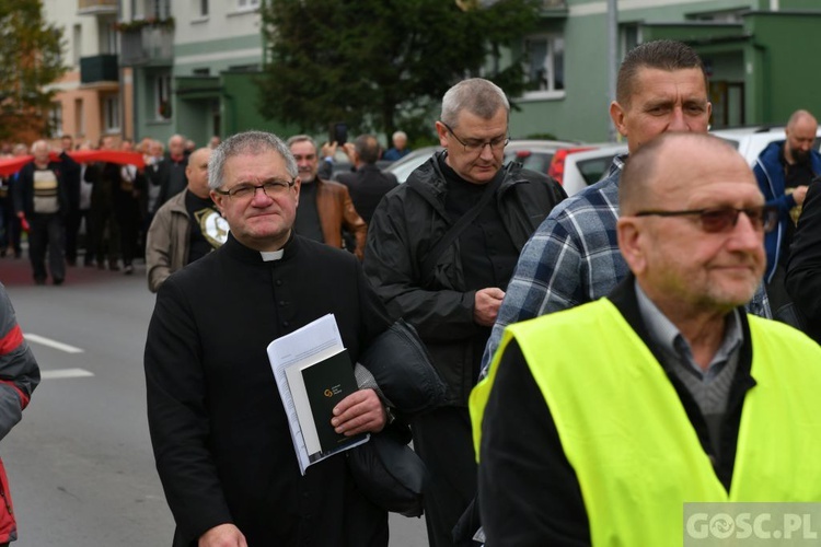 Mężczyźni dali świadectwo na ulicach Międzyrzecza
