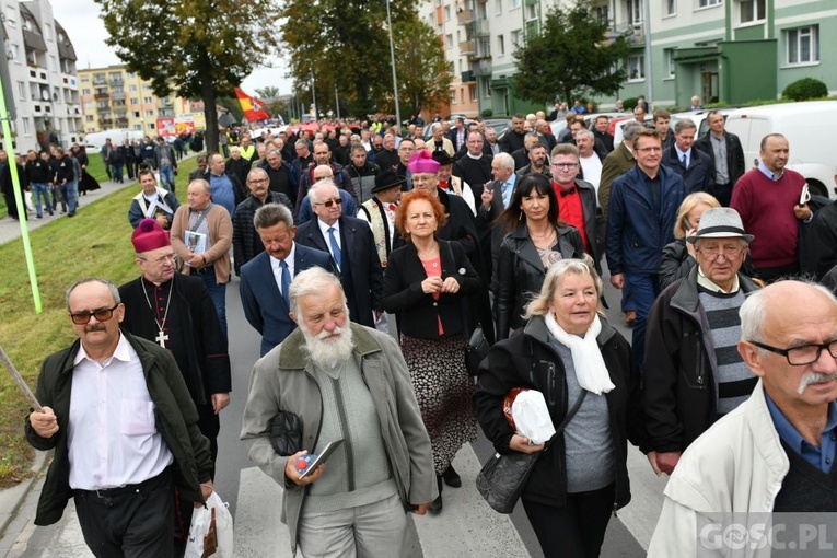 Mężczyźni dali świadectwo na ulicach Międzyrzecza