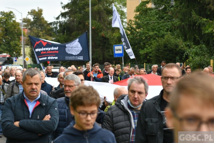 Mężczyźni dali świadectwo na ulicach Międzyrzecza