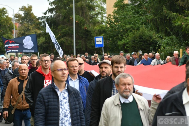 Mężczyźni dali świadectwo na ulicach Międzyrzecza