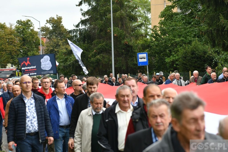 Mężczyźni dali świadectwo na ulicach Międzyrzecza