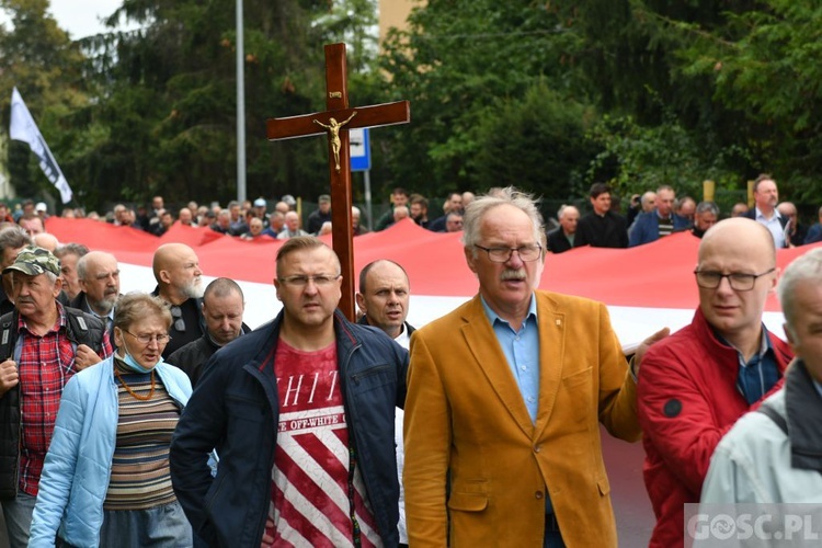 Mężczyźni dali świadectwo na ulicach Międzyrzecza