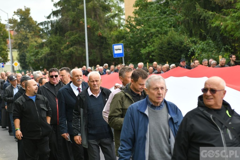 Mężczyźni dali świadectwo na ulicach Międzyrzecza