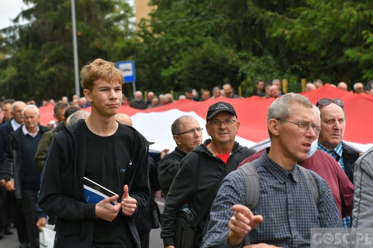 Mężczyźni dali świadectwo na ulicach Międzyrzecza