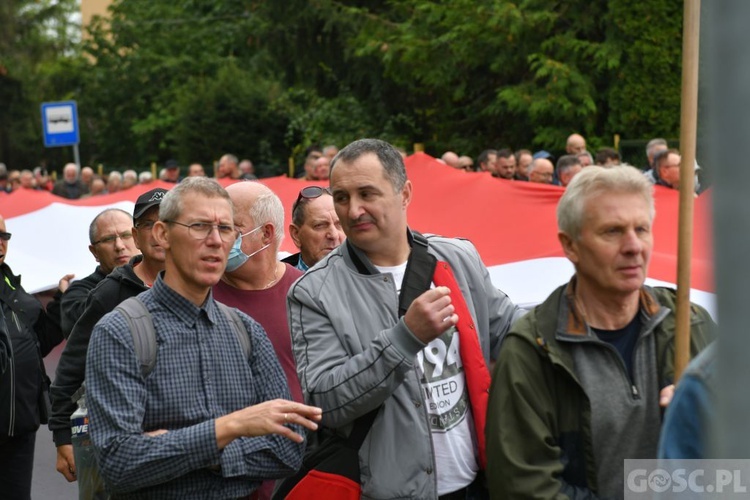 Mężczyźni dali świadectwo na ulicach Międzyrzecza