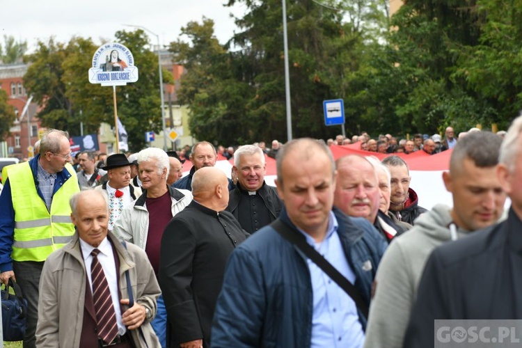 Mężczyźni dali świadectwo na ulicach Międzyrzecza