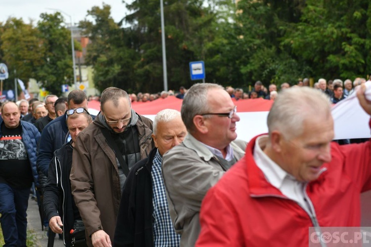 Mężczyźni dali świadectwo na ulicach Międzyrzecza