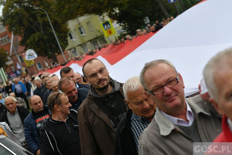 Mężczyźni dali świadectwo na ulicach Międzyrzecza