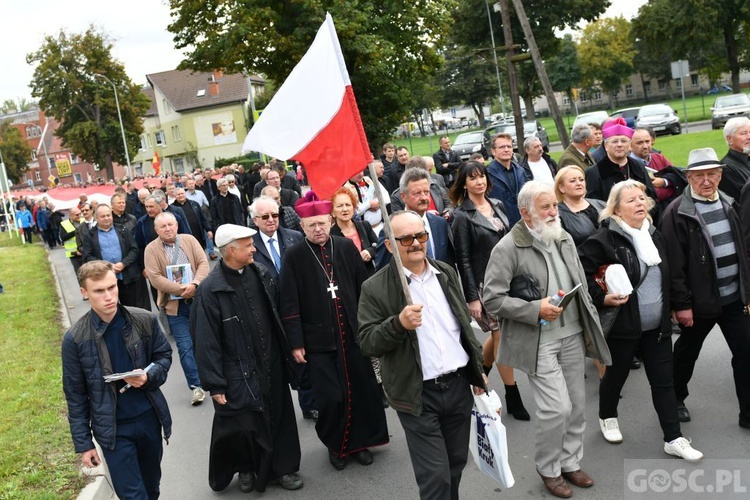 Mężczyźni dali świadectwo na ulicach Międzyrzecza